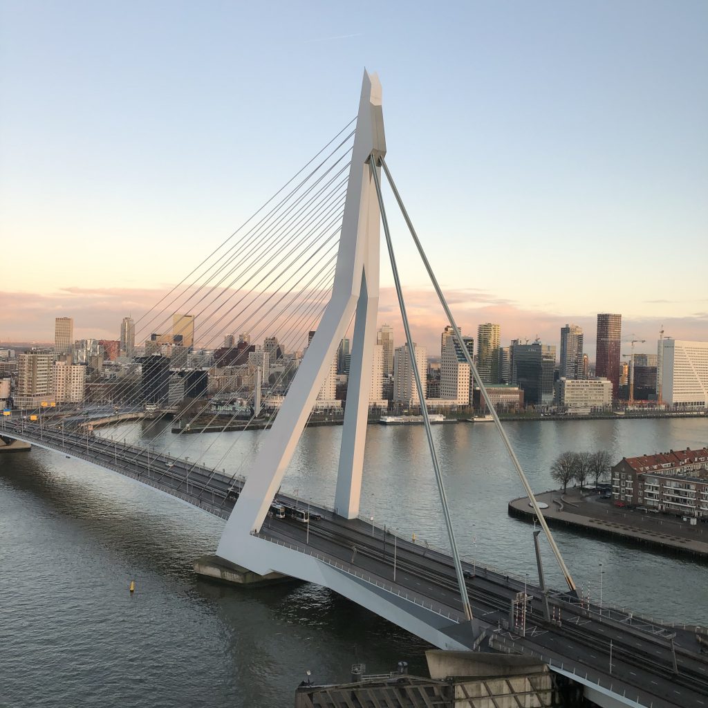 Uitzicht vanuit de hotelkamer in De Rotterdam